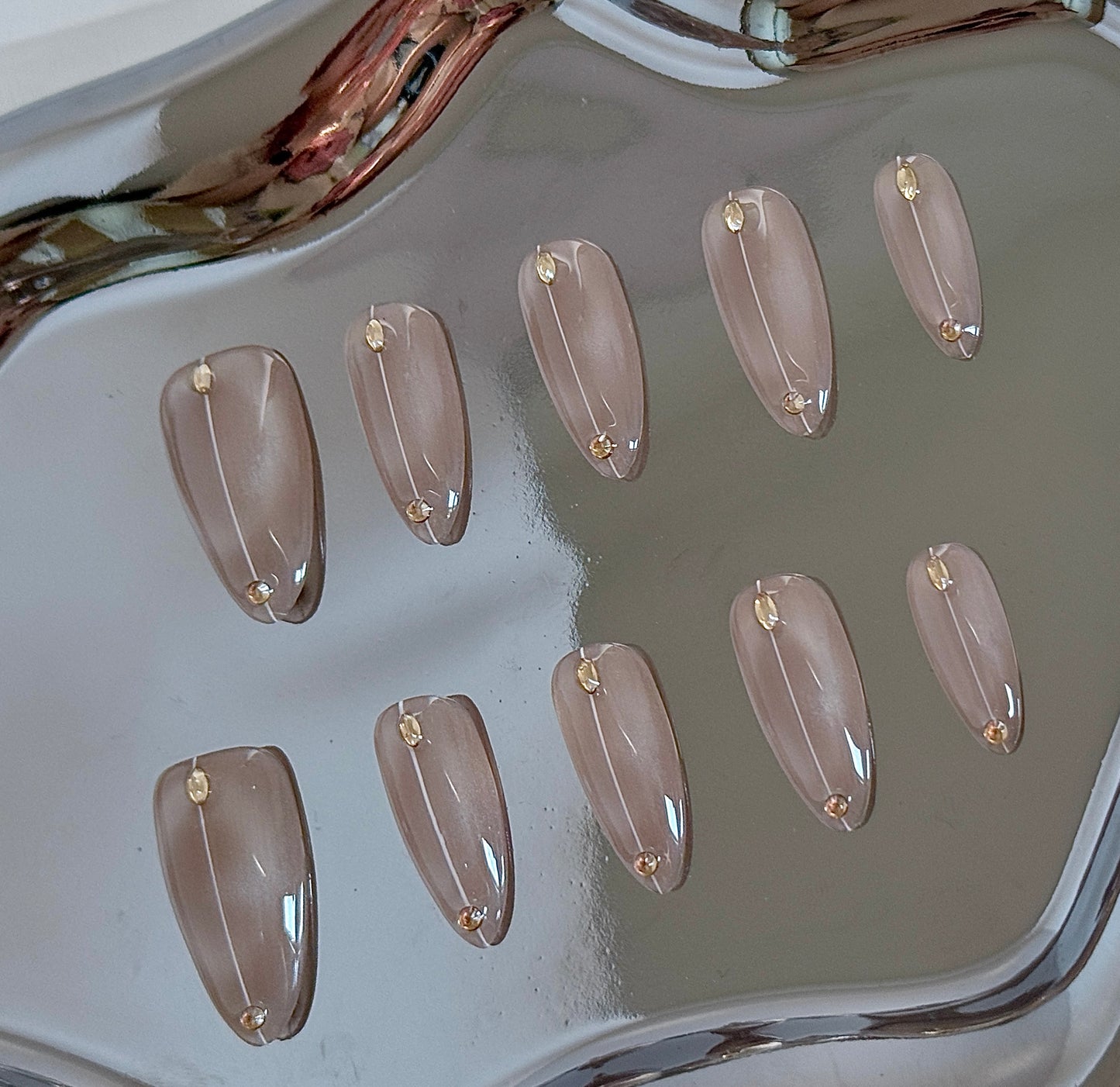Wide Cat Eye Nude Almond Press-On Nails | Glossy Natural Glow – Minimalist & Reusable